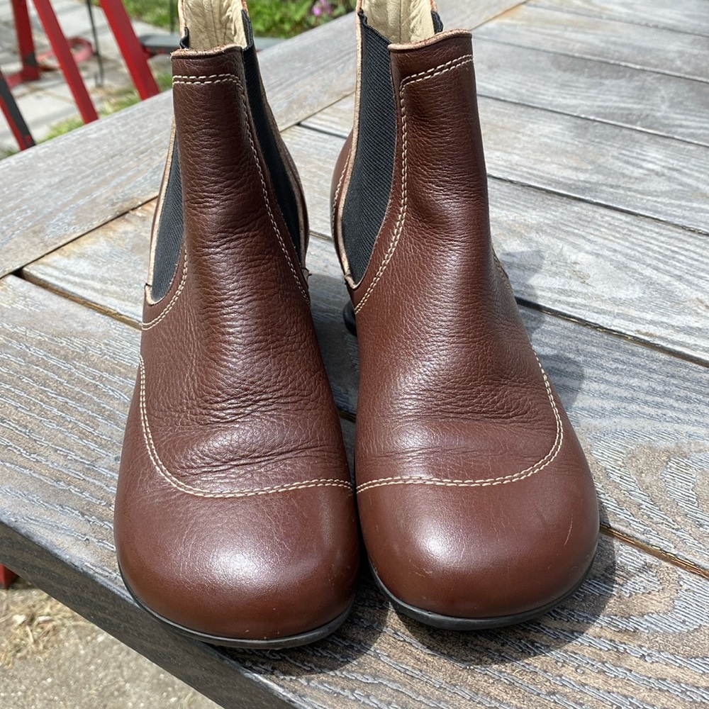 Fluevog minstrel Chelsea boots sz 10.5 brown.